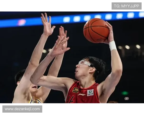 中国男篮力克强敌晋级世界杯八强 周琦贡献关键表现助队取胜