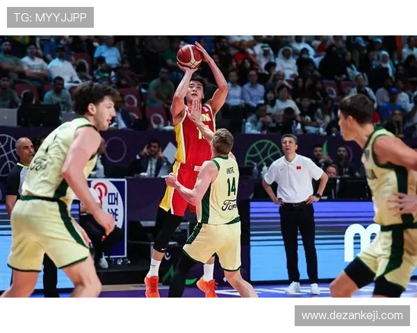 中国男篮迎战世界强队，备战世界杯展现全新阵容和战术策略