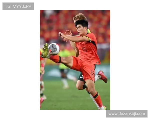 中国足球队迎战强敌备战亚洲杯 新帅首度亮相备受关注 中国足球队迎战强敌备战亚洲杯 新帅首度亮相备受关注