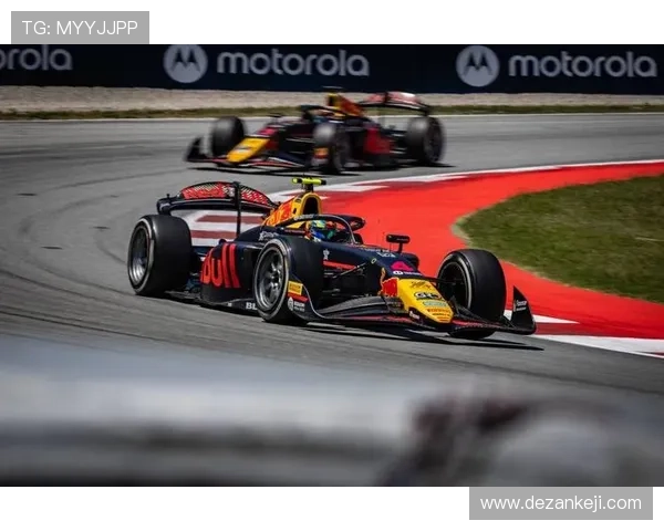 红牛车队内部暗流汹涌维斯塔潘新赛季地位或遭强力挑战 红牛车队内部暗流汹涌维斯塔潘新赛季地位或遭强力挑战