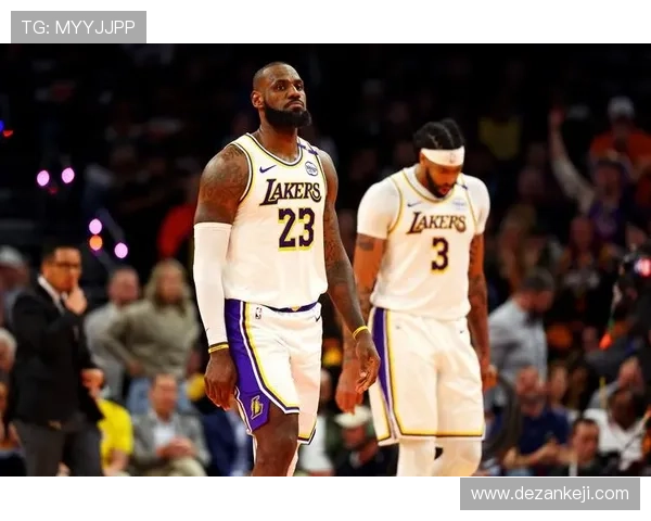 詹姆斯领衔湖人迎战勇士 东部豪强76人火力全开 展现强大阵容实力